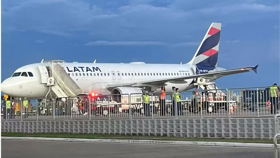 Um passageiro de 67 anos morreu ao desembarcar de um avião que vinha de São Paulo, na tarde de domingo (19), em São José do Rio Preto (SP).